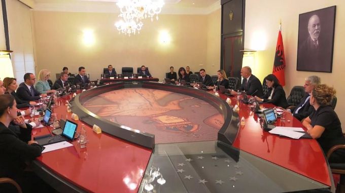 Keshilli i ministrave: Miratohet vendimi per Shkollen e Drejtoreve - Kriteret dhe organizimi